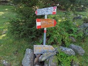 16 Seguo l'indicazione per Rif. Alpe Cantedoldo